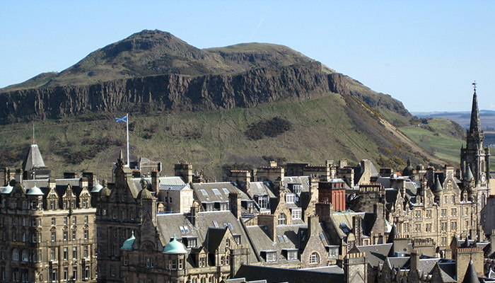 Arthurs seat edinburgh 700x400